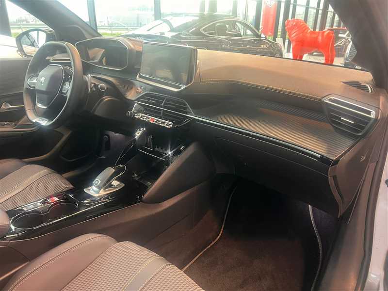 PEUGEOT 208 GT 130 EAT8