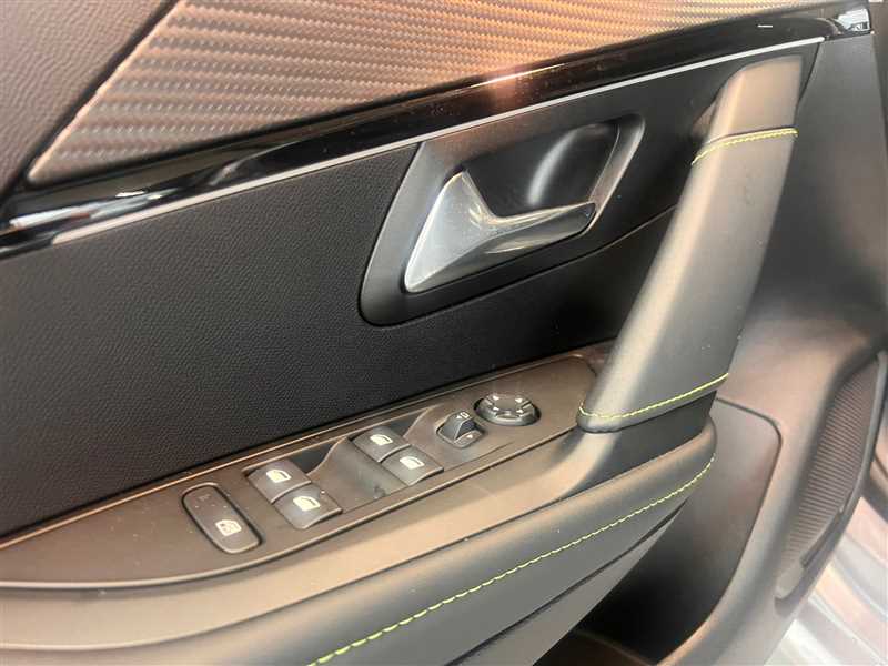 PEUGEOT 208 GT 130 EAT8