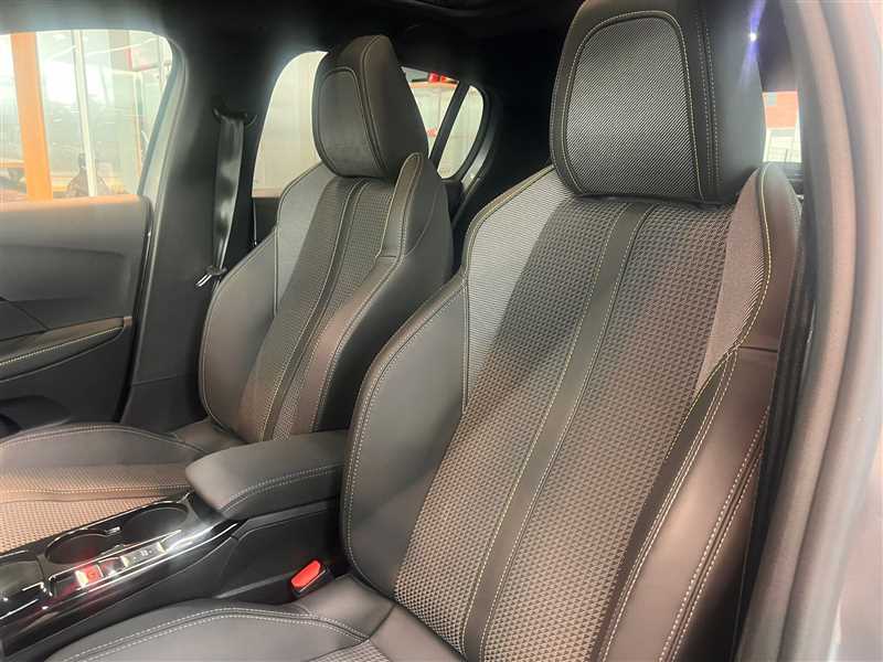 PEUGEOT 208 GT 130 EAT8