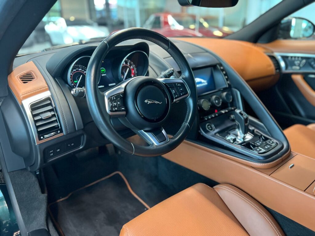 JAGUAR F-TYPE CABRIOLET 2.0T 300 R-DYNAMIC