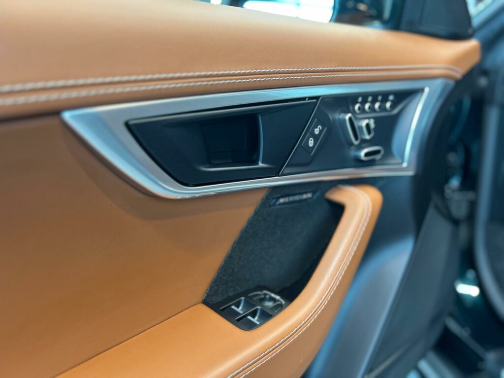 JAGUAR F-TYPE CABRIOLET 2.0T 300 R-DYNAMIC