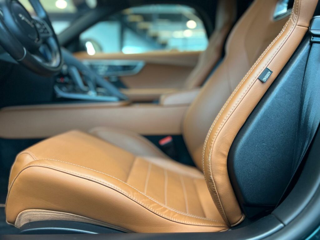 JAGUAR F-TYPE CABRIOLET 2.0T 300 R-DYNAMIC