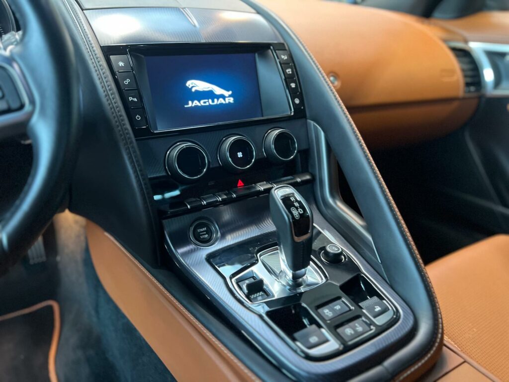 JAGUAR F-TYPE CABRIOLET 2.0T 300 R-DYNAMIC