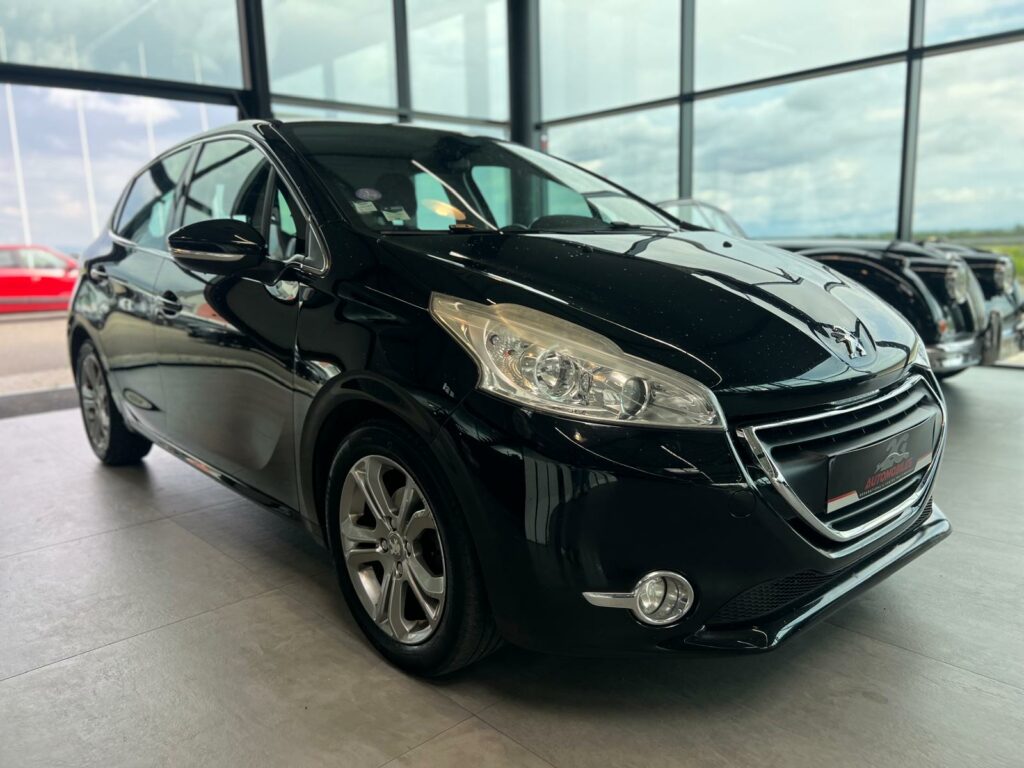 PEUGEOT 208 1.2 110