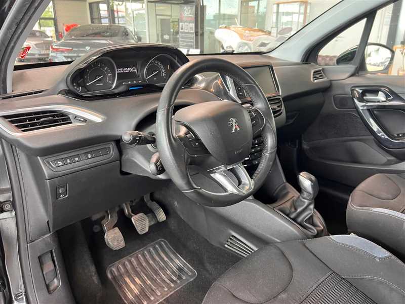 PEUGEOT 208 1.2 110