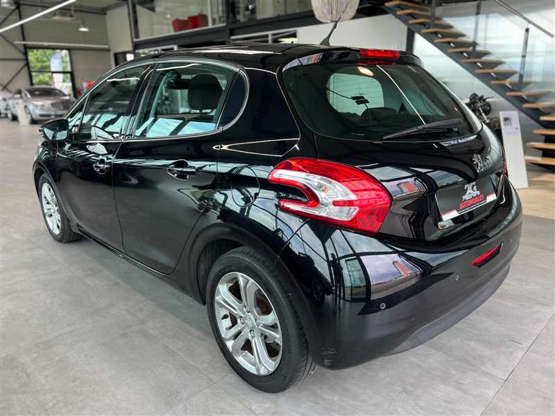 PEUGEOT 208 1.2 110