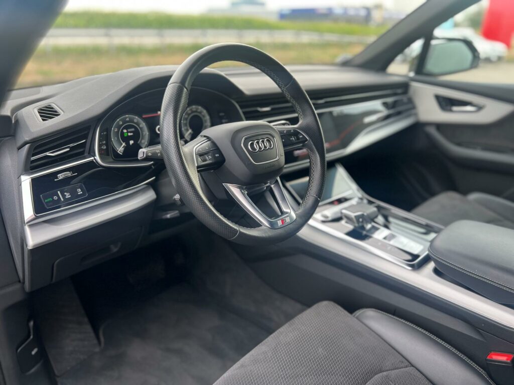 Audi Q7 55 TFSIe S-LINE QUATTRO S-TRONIC