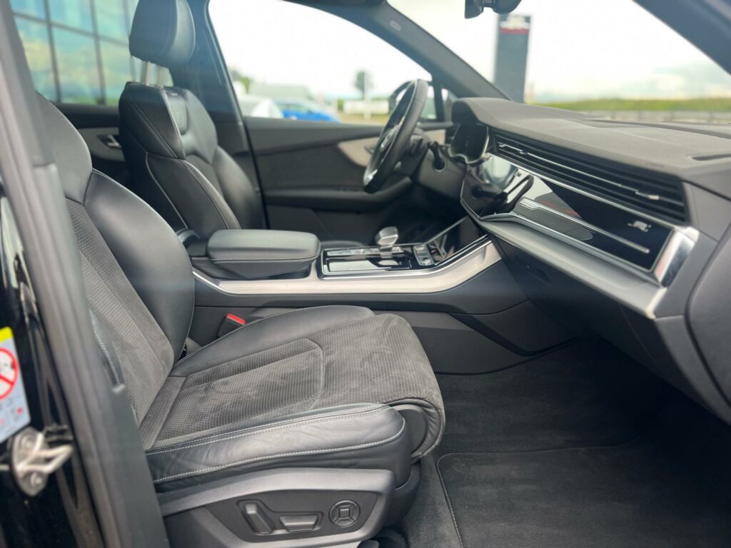 Audi Q7 55 TFSIe S-LINE QUATTRO S-TRONIC