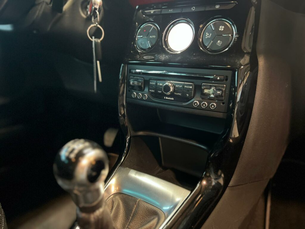 CITROEN DS3 1.6e HDI90 Airdream Red Edition