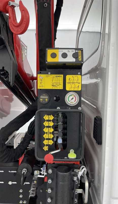 IVECO DAILY TRI BENNE ET GRUE PALFINGER * NEUF *