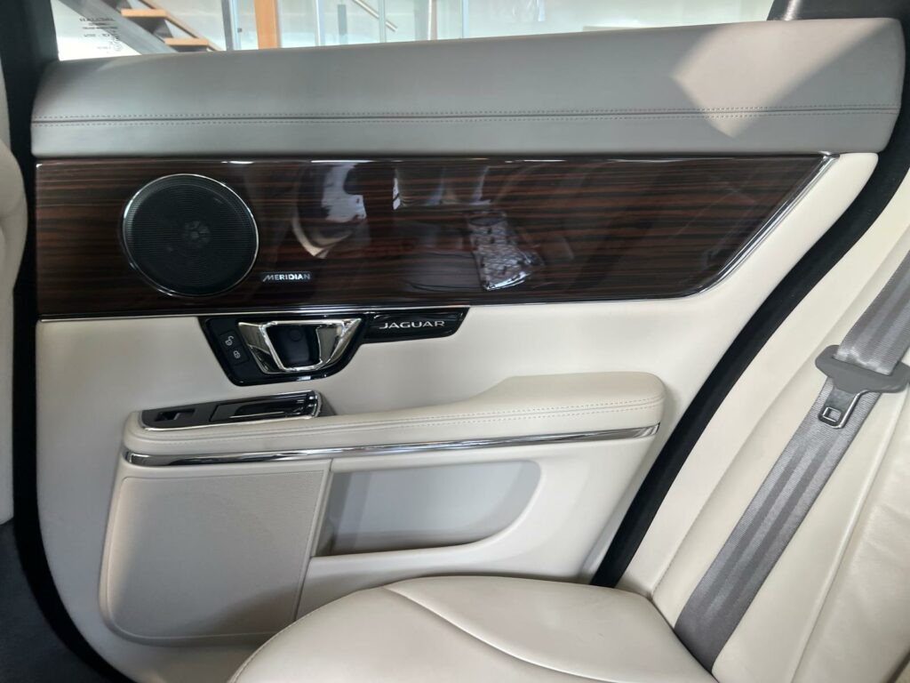 JAGUAR XJ V6 3.0 AWD PORTFOLIO