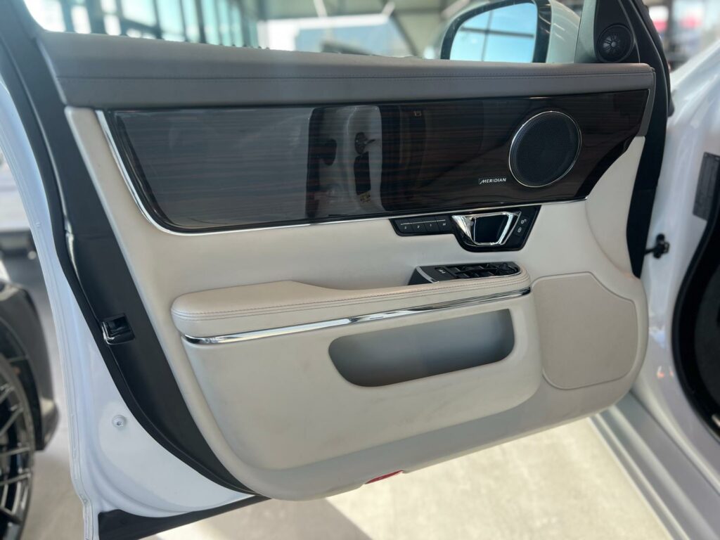 JAGUAR XJ V6 3.0 AWD PORTFOLIO