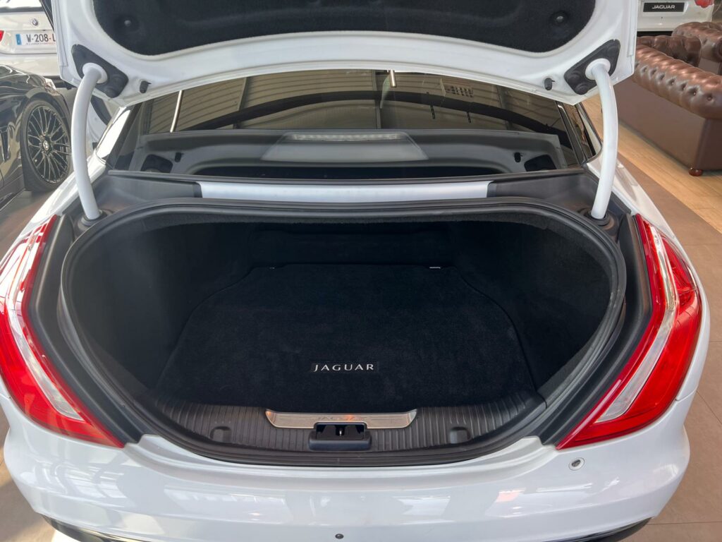 JAGUAR XJ V6 3.0 AWD PORTFOLIO