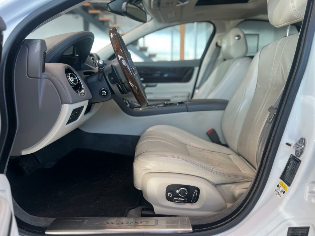 JAGUAR XJ V6 3.0 AWD PORTFOLIO