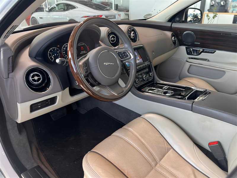 JAGUAR XJ V6 3.0 AWD PORTFOLIO