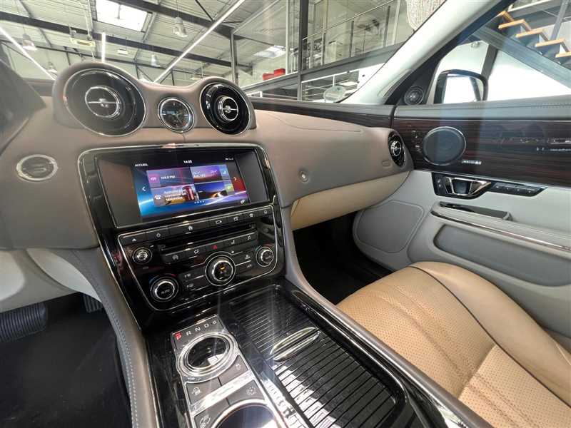 JAGUAR XJ V6 3.0 AWD PORTFOLIO