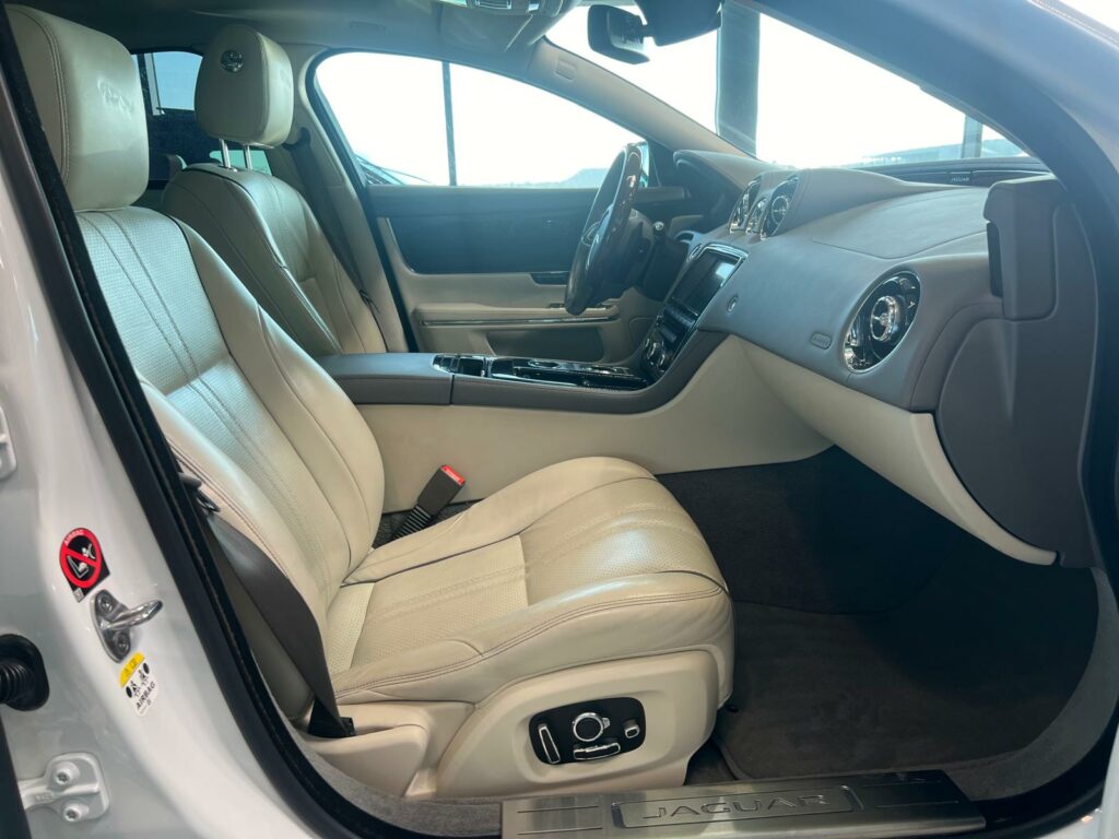 JAGUAR XJ V6 3.0 AWD PORTFOLIO