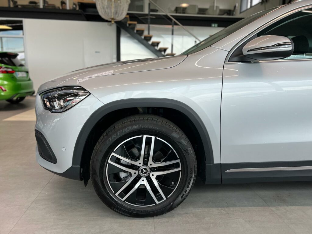 Mercedes-Benz GLA 180