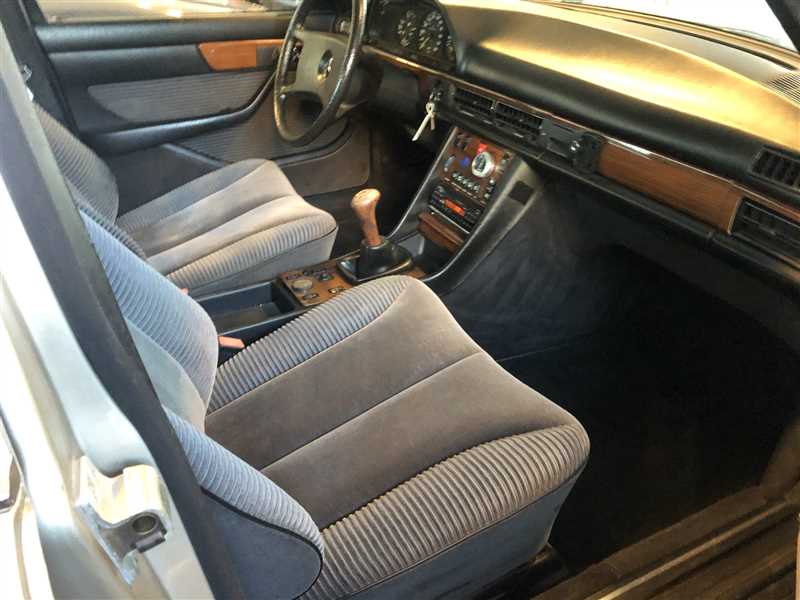 MERCEDES CLASSE S 300 SE W126