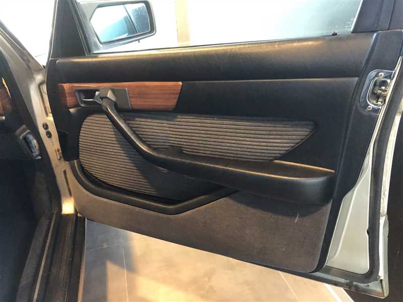 MERCEDES CLASSE S 300 SE W126