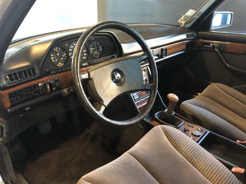 MERCEDES CLASSE S 300 SE W126