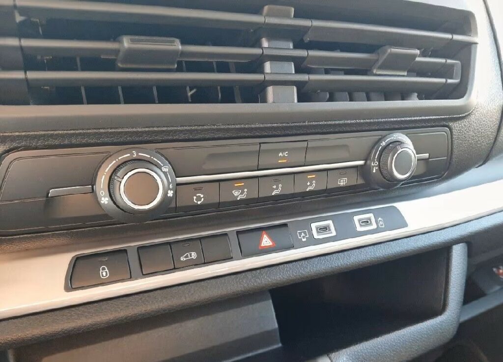 PEUGEOT EXPERT III 2.0 BlueHDI 145 LONG