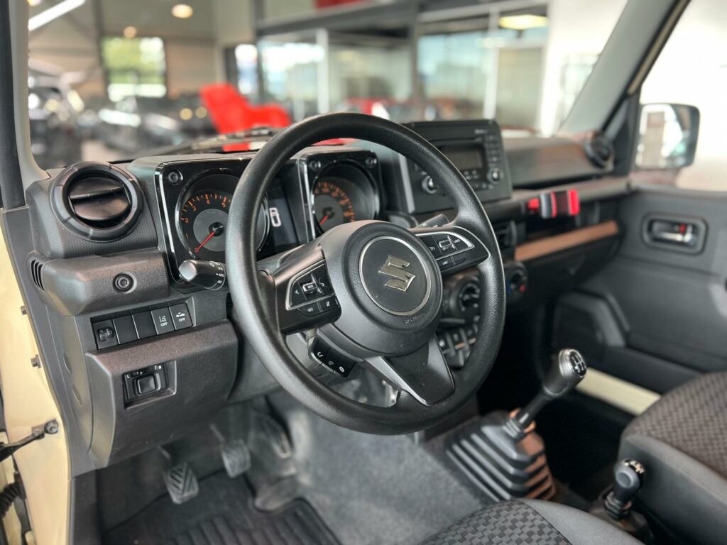 SUZUKI JIMMY II 1.5 VVT 102 PRIVILEGE