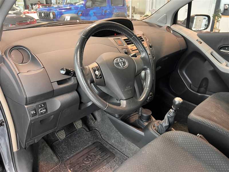 TOYOTA YARIS II VVTI 101