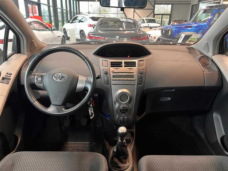 TOYOTA YARIS II VVTI 101