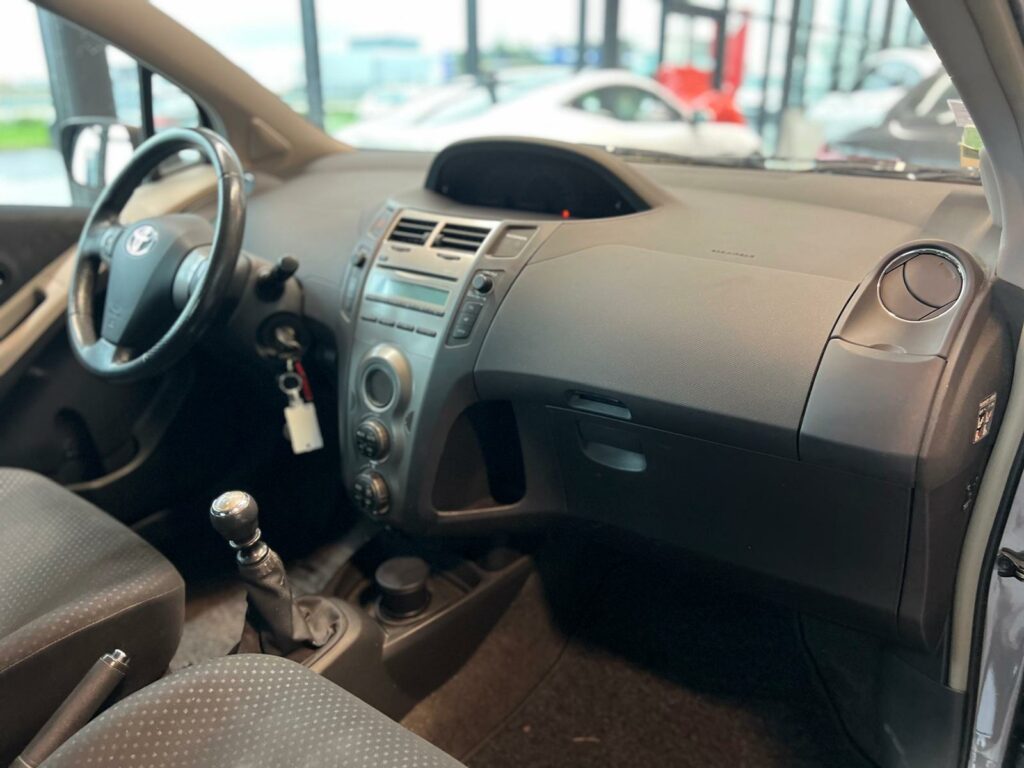 TOYOTA YARIS II VVTI 101